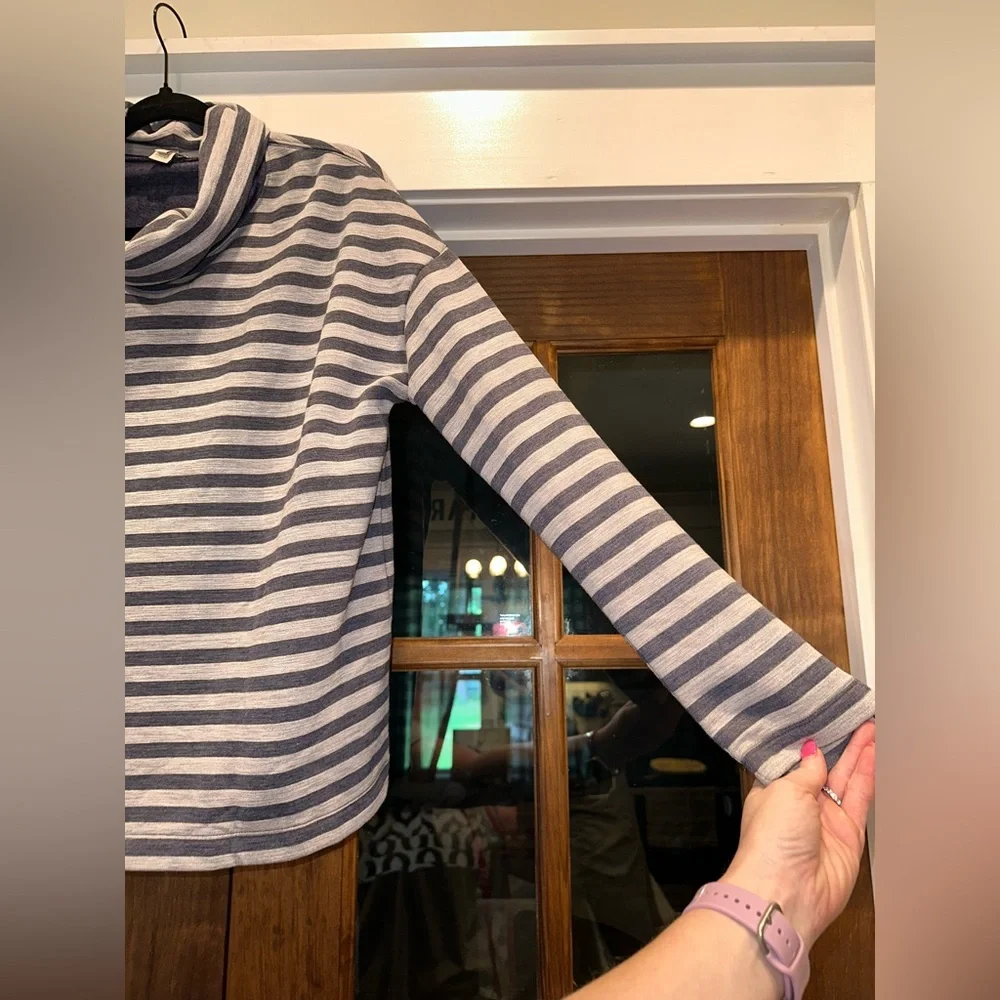 EUC J. Crew Size Small Womens Gray and Blue  Cowl‎ Neck Sweater